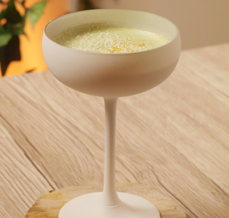 旬のフルーツを使った特製カクテル