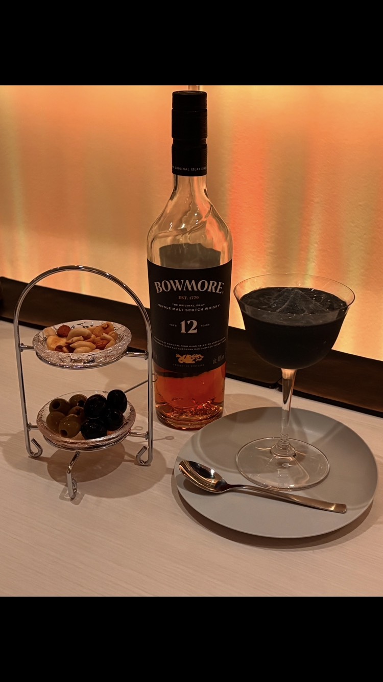 一人でも楽しめる、静かな深夜カフェで特別なデザート体験を