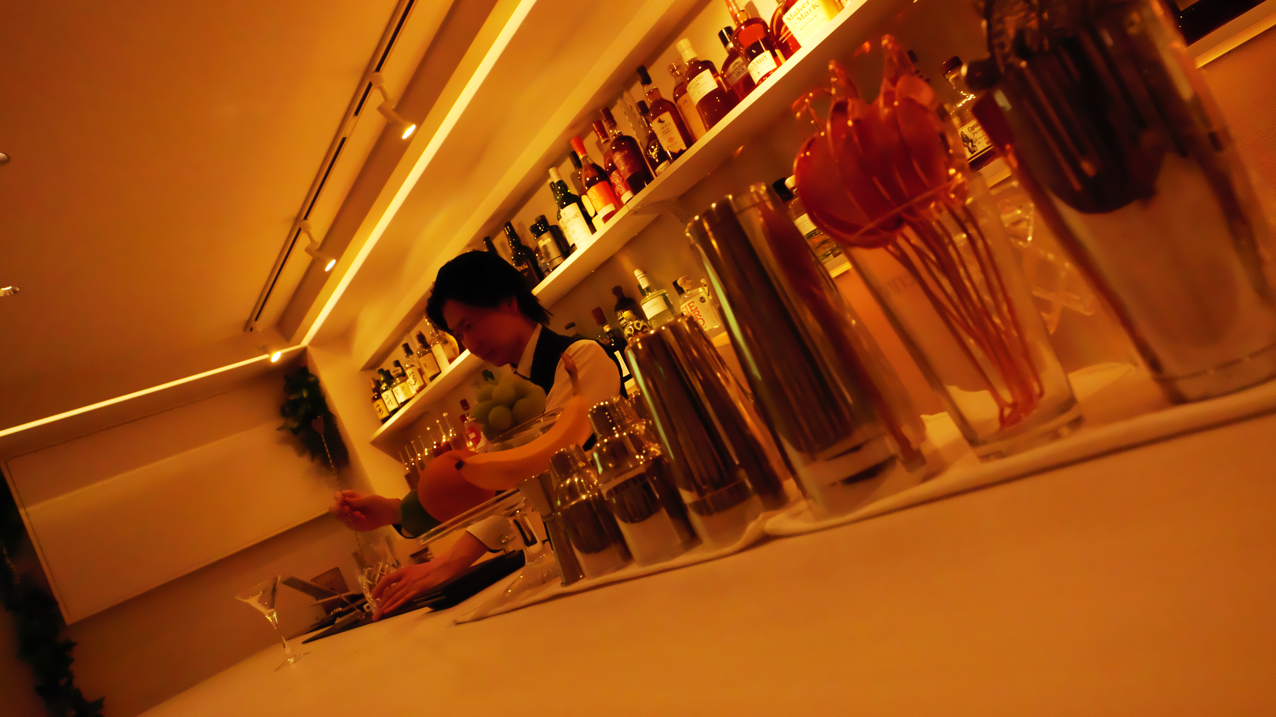 一杯のマティーニから、カクテルの歴史を味わう。王様と呼ばれる理由を、The Bar Mariageで。